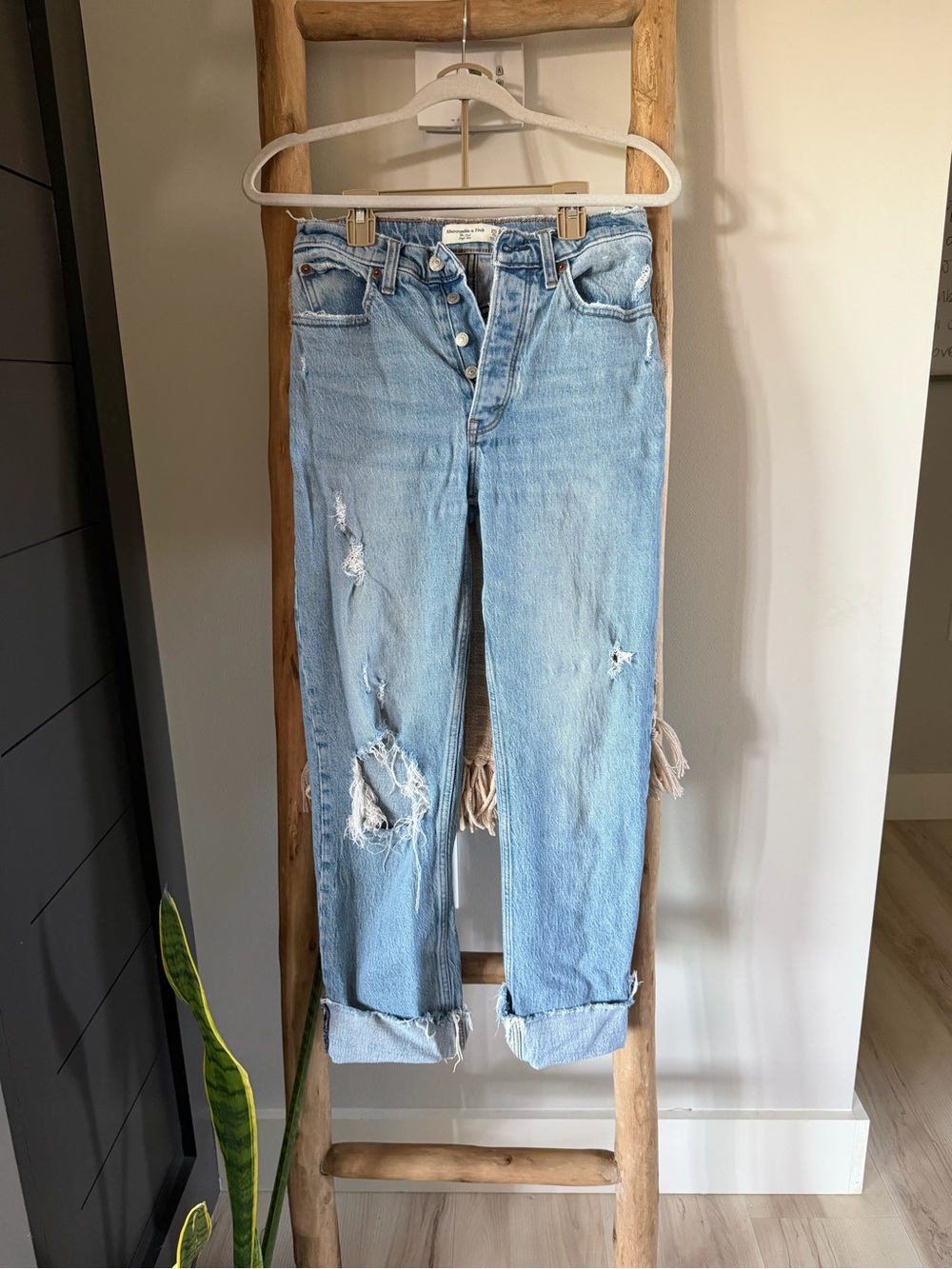 🤍 Abercrombie & Fitch Dad High Rise Jeans — Size 25/0 🤍